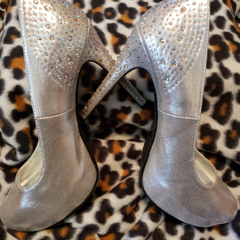 Closed toe stiletto platform heels